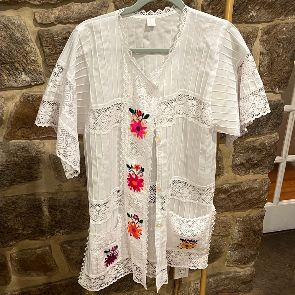 Vintage Mexican White Lace and Floral Embroidered Button Down Coverup